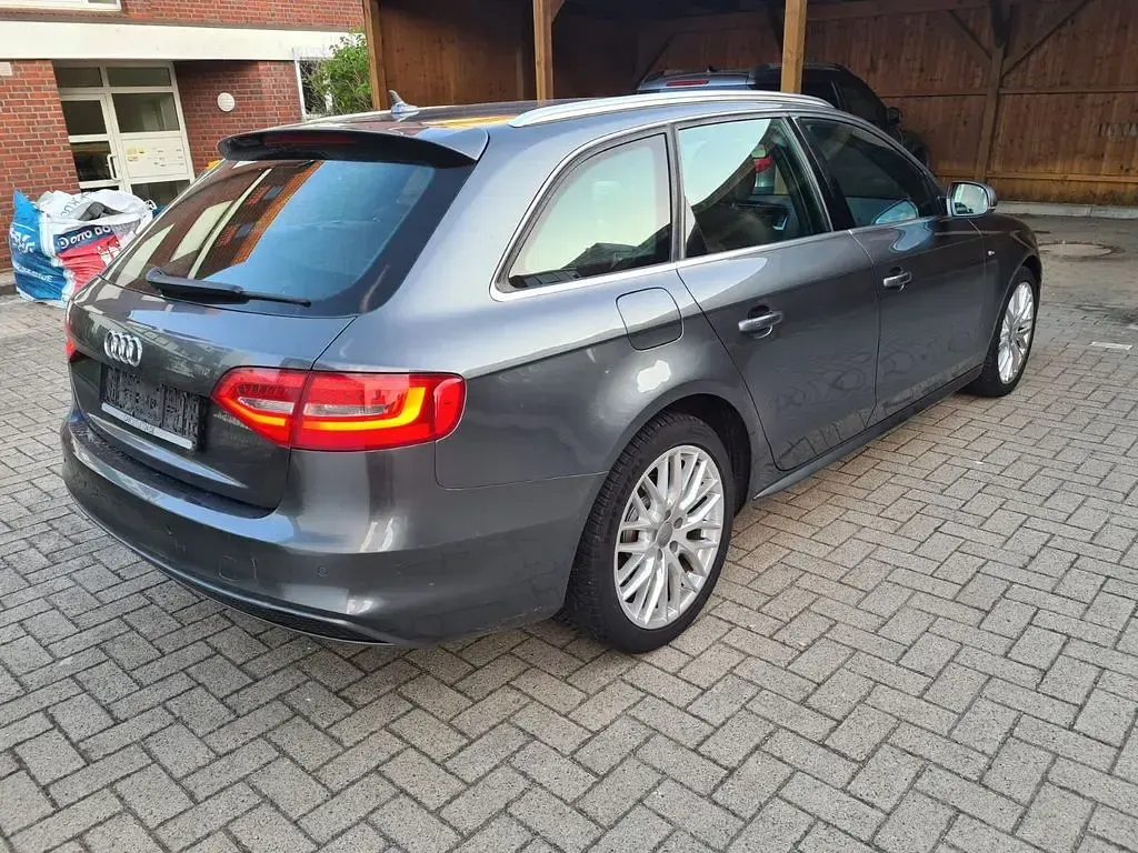 Gebraucht Audi A4 S-Line 150 PS (110 kW) 2015 Grau Kombi