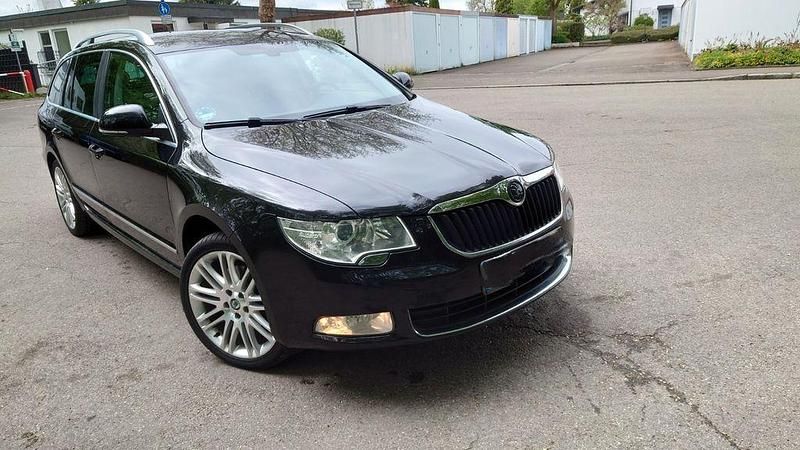 Schwarz Gebraucht 2011 Skoda Superb Elegance Kombi | 9.300 € (Fairer Preis) - Bild 1/4