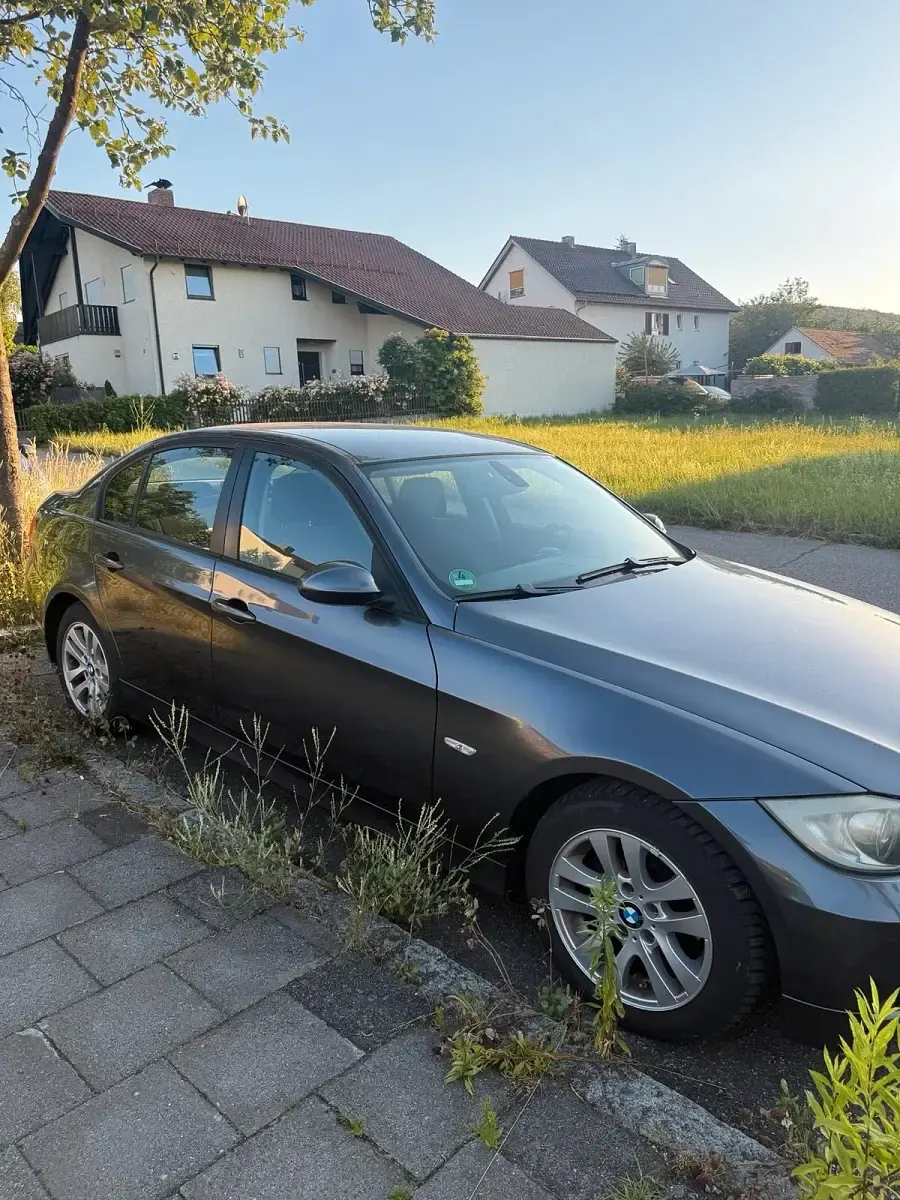 Gebraucht BMW 318 129 PS (94 kW) 2006 Grau Limousine