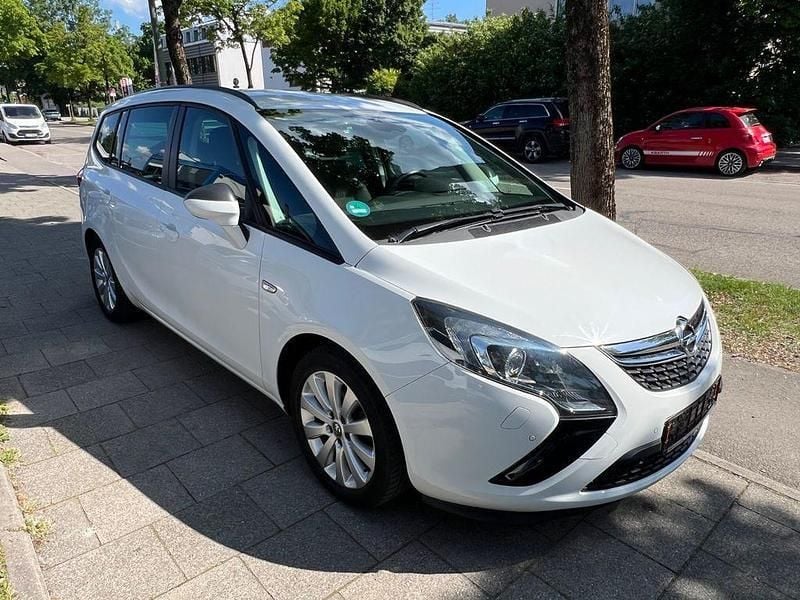 Weiß Gebraucht 2012 Opel Zafira Tourer Edition Van / Kleinbus | 8.500 € (Guter Preis) - Bild 1/4