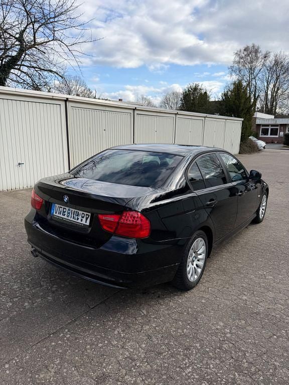 Second-hand BMW 318 143 CP (105 kW) 2009 Negru Berlinǎ