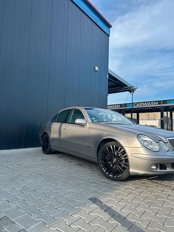 Gebraucht Mercedes E200 163 PS (119 kW) 2004 Silber Limousine