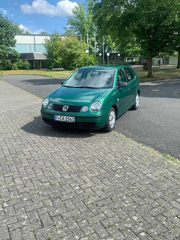 Grün Gebraucht 2002 VW Polo Basis Limousine | 1.000 € (Guter Preis) - Bild 1/4