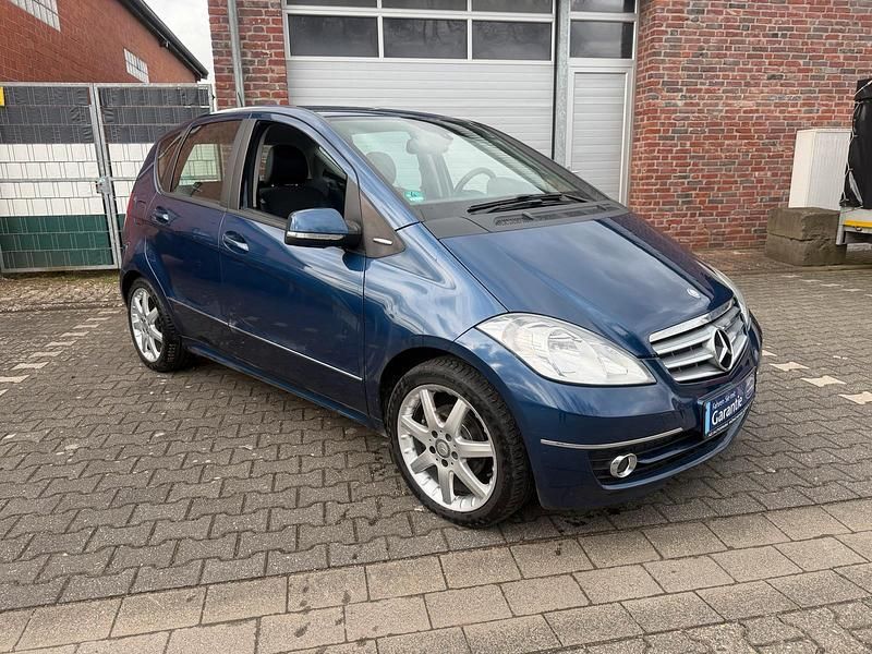 Gebraucht Mercedes A180 Elegance 109 PS (80 kW) 2011 Andere farben Limousine