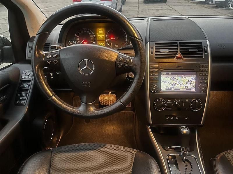 Gebraucht Mercedes A180 109 PS (80 kW) 2012 Schwarz Limousine