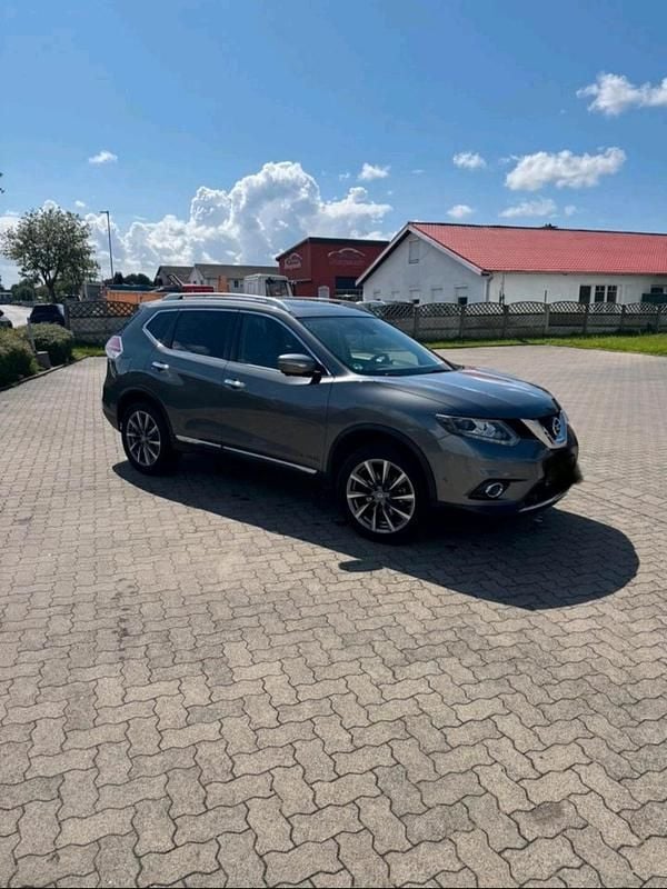 Grau Gebraucht 2017 Nissan X-Trail Tekna SUV | 16.999 € (Superpreis) - Bild 1/4