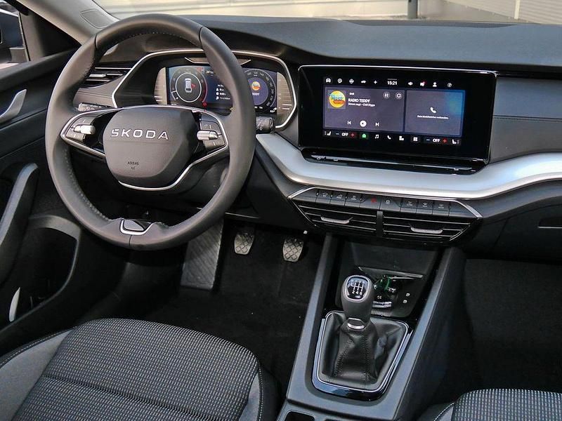 Neu Skoda Octavia Selection 116 PS (85 kW) 2026 Graphitegrau metallic Kombi