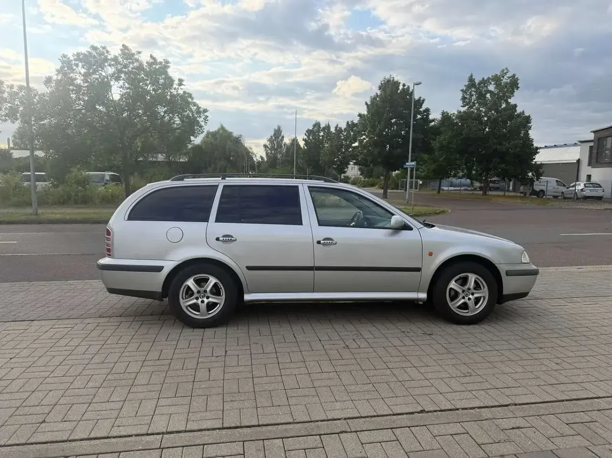 Gebraucht Skoda Octavia Ambiente 116 PS (85 kW) 2000 Silber Kombi