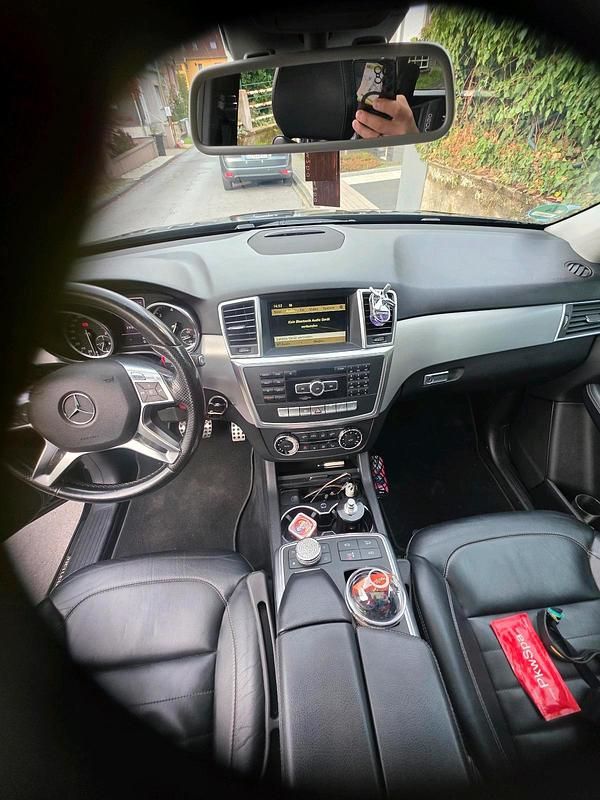 Gebraucht Mercedes ML350 258 PS (189 kW) 2012 Schwarz SUV