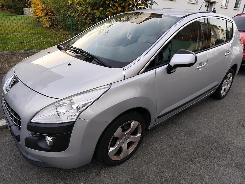Silber Gebraucht 2013 Peugeot 3008 Van / Kleinbus | 7.000 € (Fairer Preis) - Bild 1/4