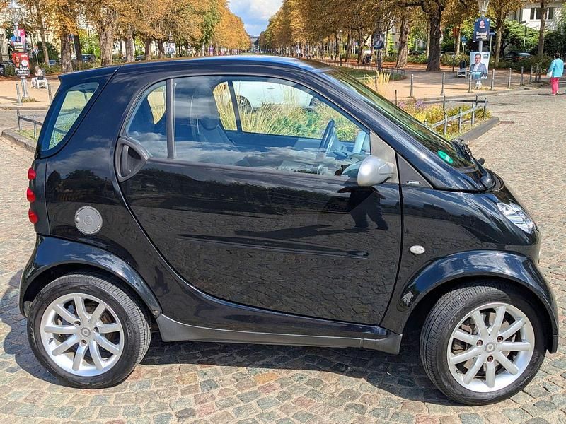 Schwarz Gebraucht 2005 Smart ForTwo Coupé Passion Coupé | 2.795 € (Fairer Preis) - Bild 1/4