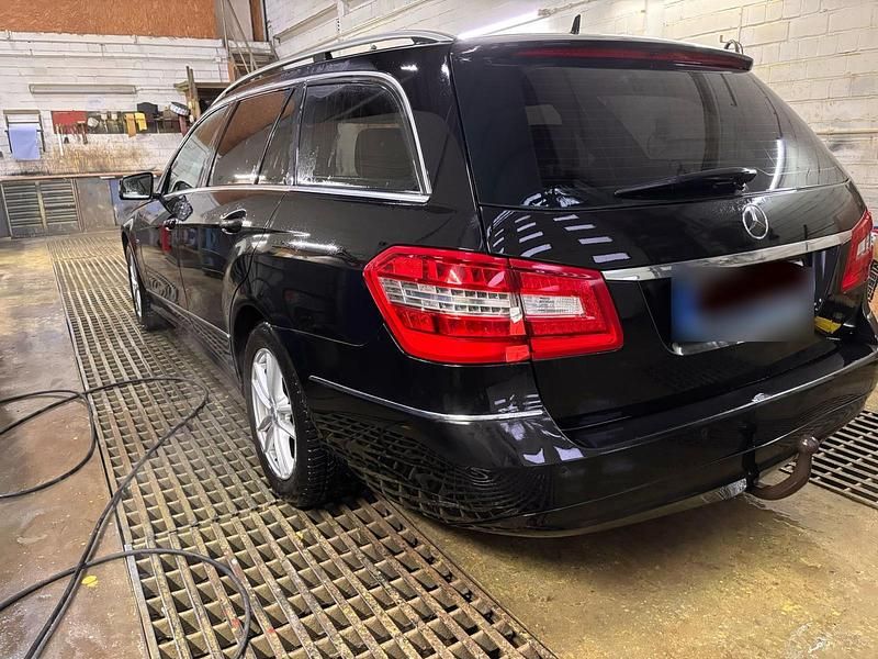 Gebraucht Mercedes E200 136 PS (100 kW) 2010 Schwarz Kombi