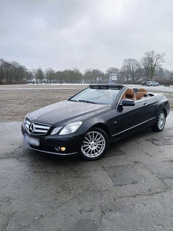 Gebraucht Mercedes E250 Avantgarde 204 PS (150 kW) 2010 Schwarz Cabrio