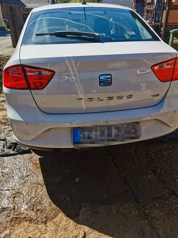 Usado Seat Toledo Reference 110 CV (80 kW) 2016 Blanco Utilitario