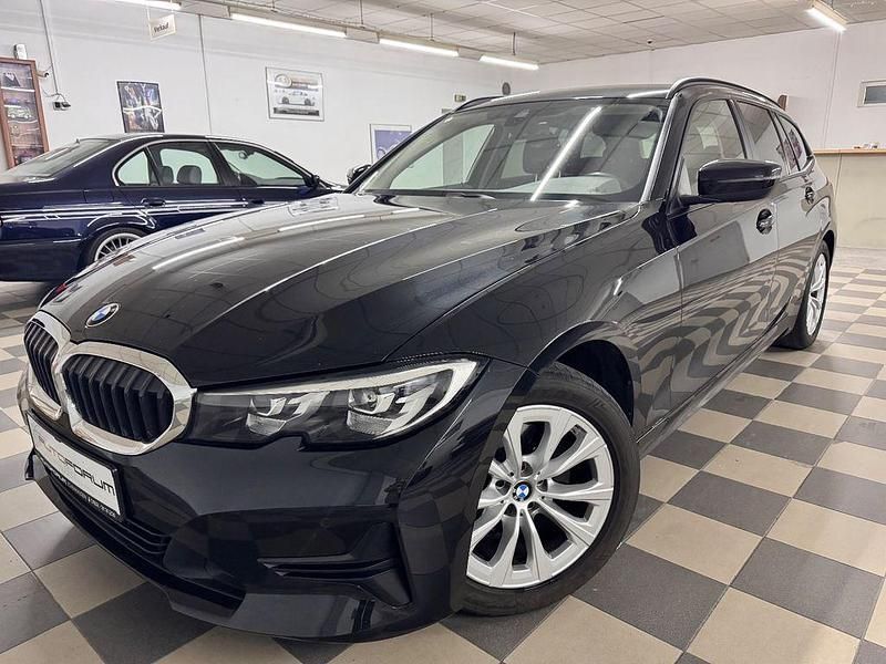 Schwarz Gebraucht 2020 BMW 320 Advantage Kombi | 19.500 € (Fairer Preis) - Bild 1/4