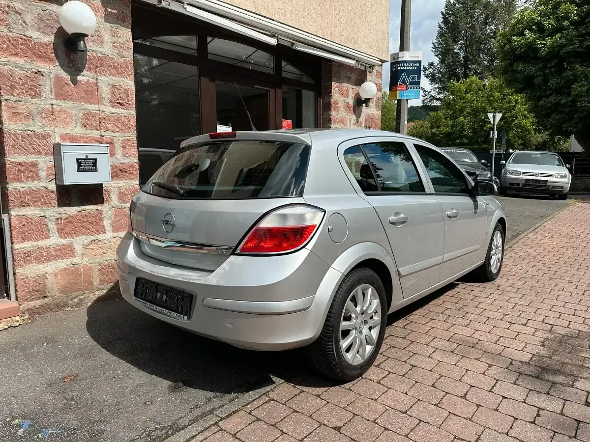 Gebraucht Opel Astra 125 PS (91 kW) 2004 Silber Limousine