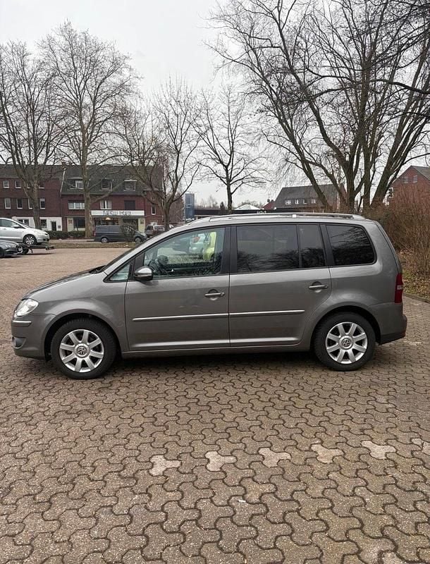 Gebraucht VW Touran 140 PS (102 kW) 2009 Braun Van / Kleinbus