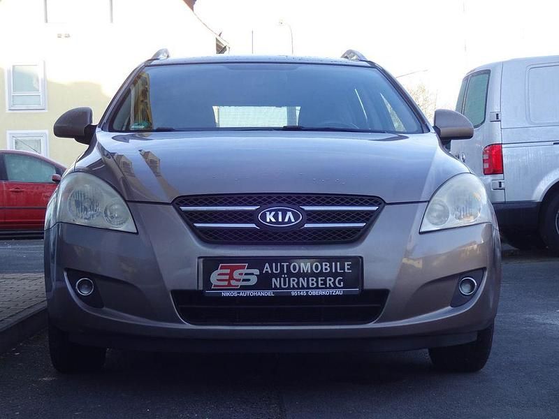 Gebraucht Kia Ceed Sportswagon LX 122 PS (89 kW) 2007 Beige Kombi