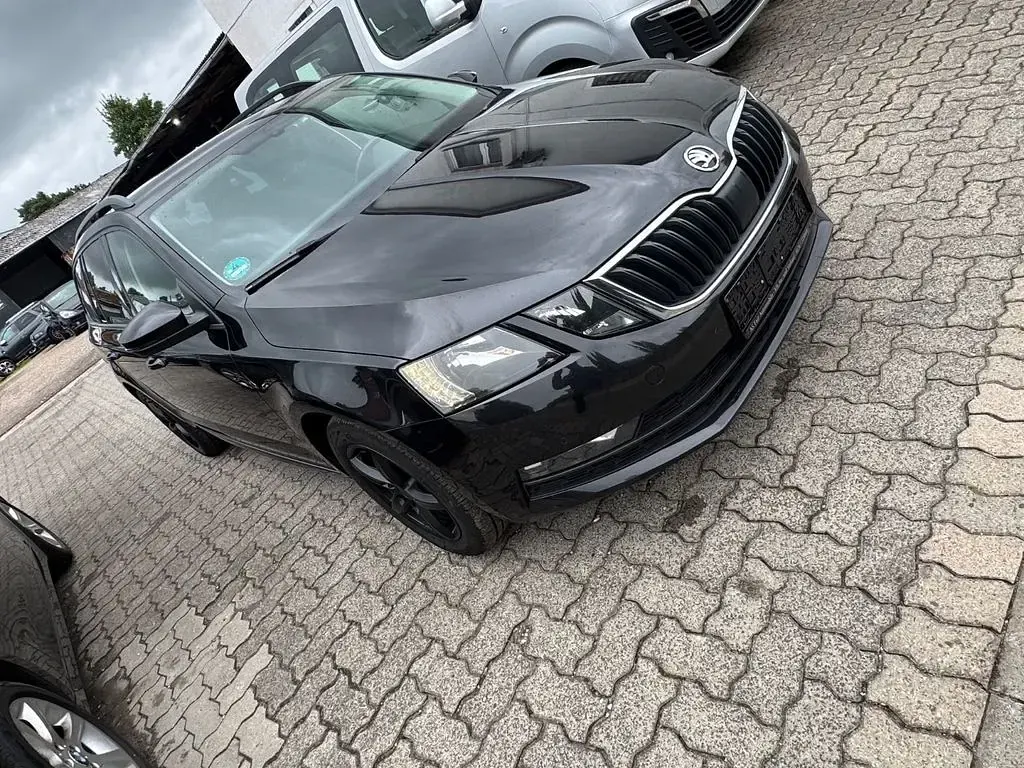 Gebraucht Skoda Octavia Ambition 150 PS (110 kW) 2019 Schwarz Kombi