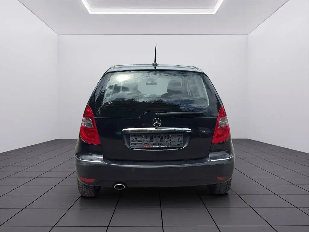 Gebraucht Mercedes A180 109 PS (80 kW) 2012 Schwarz Kleinwagen