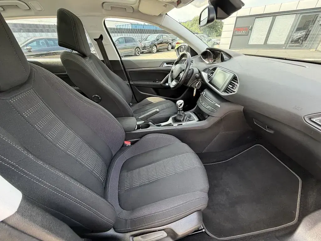 Gebraucht Peugeot 308 Business-Line 120 PS (88 kW) 2016 Grau Limousine