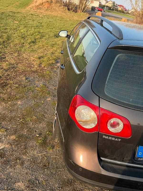 Gebraucht VW Passat 140 PS (102 kW) 2007 Braun Kombi