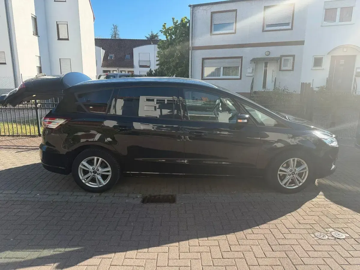 Gebraucht Ford S-MAX Titanium 165 PS (121 kW) 2019 Schwarz Van / Kleinbus