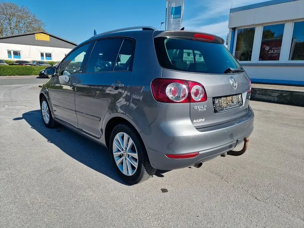 Second-hand VW Golf Style 105 CP (77 kW) 2011 Gri Monovolum