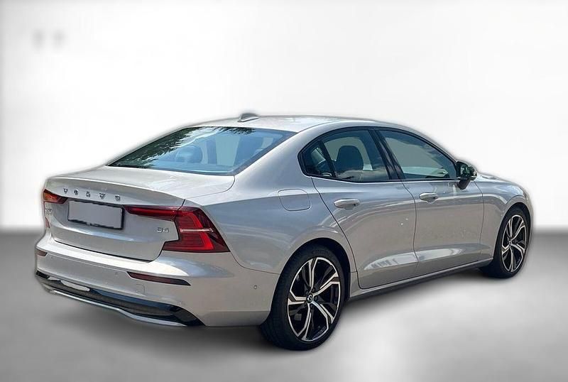 Diverse metallic Gebraucht 2023 Volvo S60 Plus Limousine | 41.570 € (Teuer) - Bild 1/1