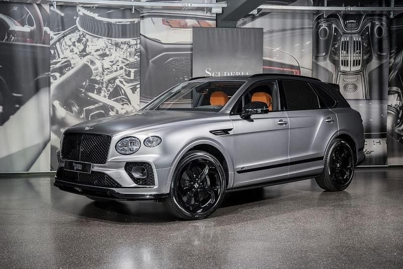 Anthracite satin over light gr Gebraucht 2022 Bentley Bentayga Mulliner SUV | 212.415 € (Teuer) - Bild 1/4