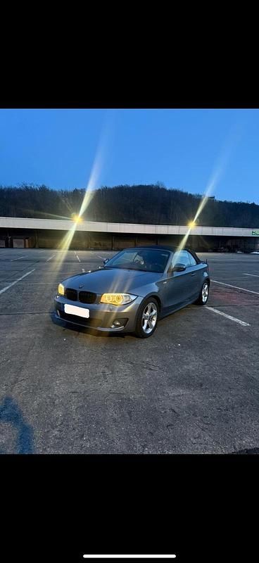 Grau Gebraucht 2011 BMW 118 Cabriolet Cabrio | 9.500 € (Fairer Preis) - Bild 1/4