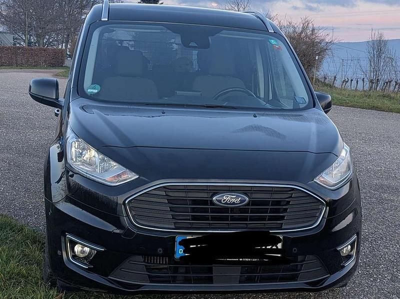 Gebraucht Ford Grand Tourneo Connect Titanium 120 PS (88 kW) 2019 Schwarz Van / Kleinbus