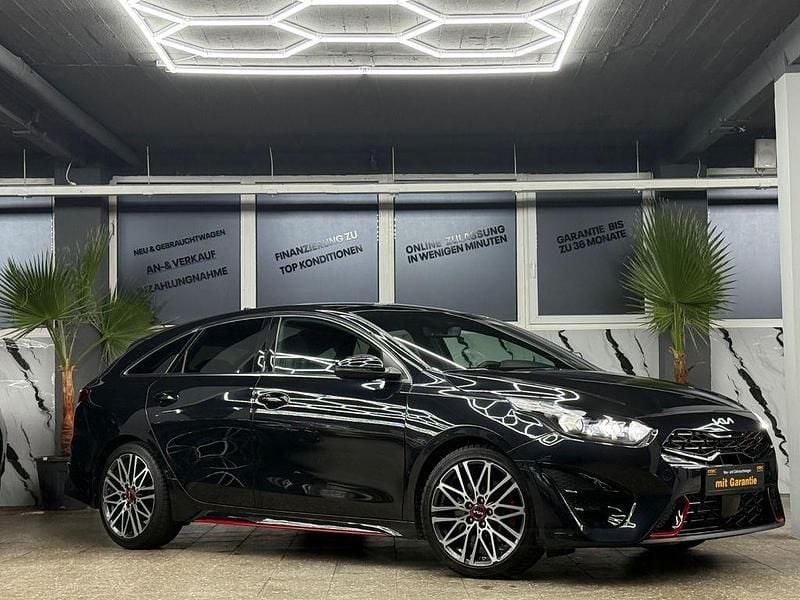 Schwarz Gebraucht 2023 Kia ProCeed GT Kleinwagen | 25.900 € (Guter Preis) - Bild 1/4