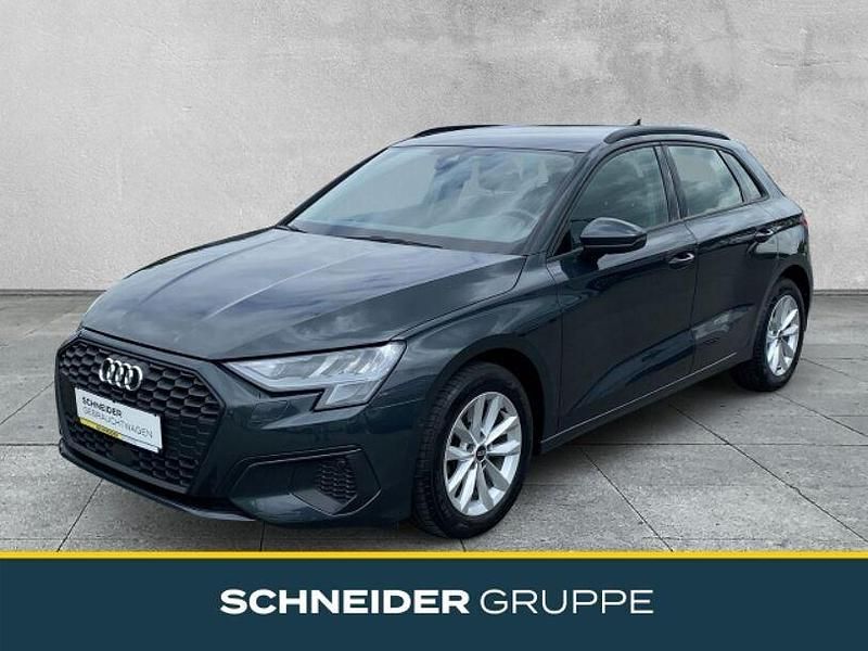Grau Gebraucht 2021 Audi A3 Basis Limousine | 19.690 € (Etwas zu teuer) - Bild 1/4