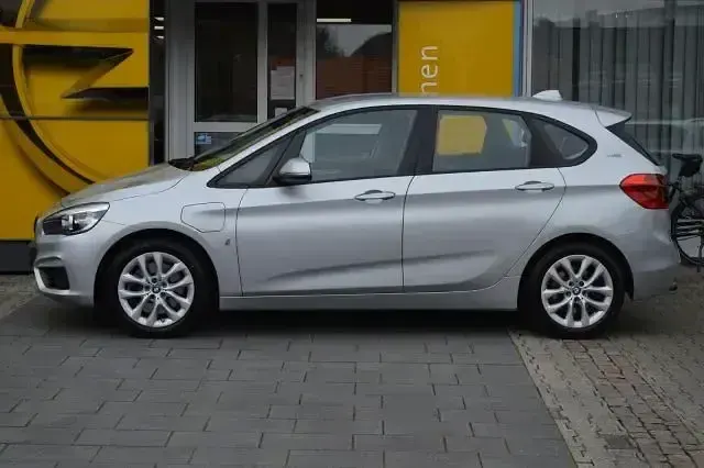 Gebraucht BMW 225 Active Tourer Advantage 136 PS (100 kW) 2018 Silber Van / Kleinbus