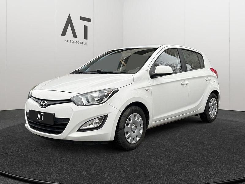 Gebraucht Hyundai i20 Edition 86 PS (63 kW) 2012 Weiß Kleinwagen