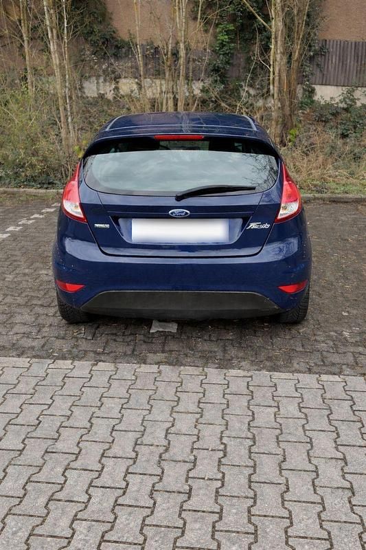 Gebraucht Ford Fiesta Celebration 101 PS (74 kW) 2016 Blau Kleinwagen