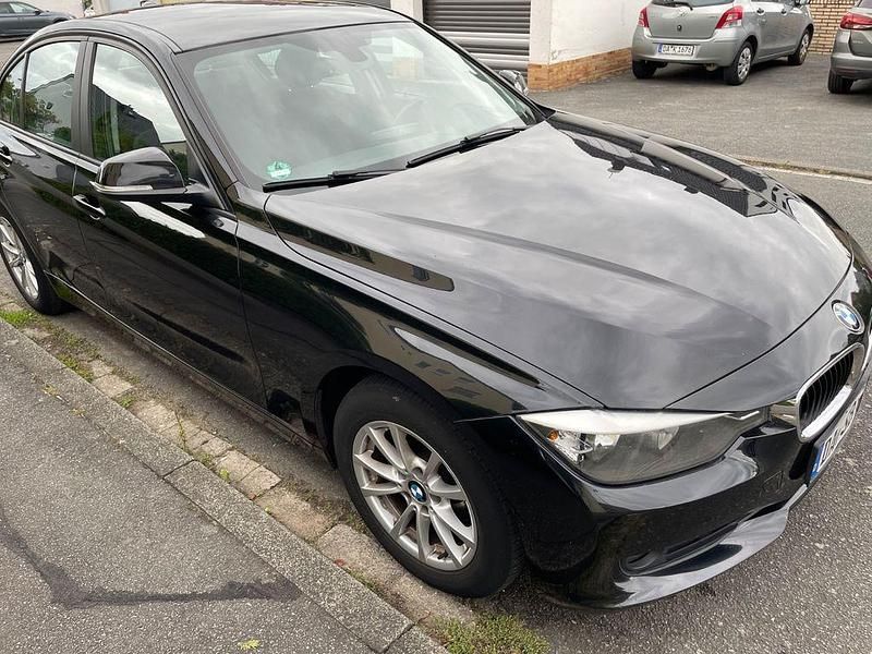 Gebraucht BMW 316 116 PS (85 kW) 2012 Schwarz Limousine