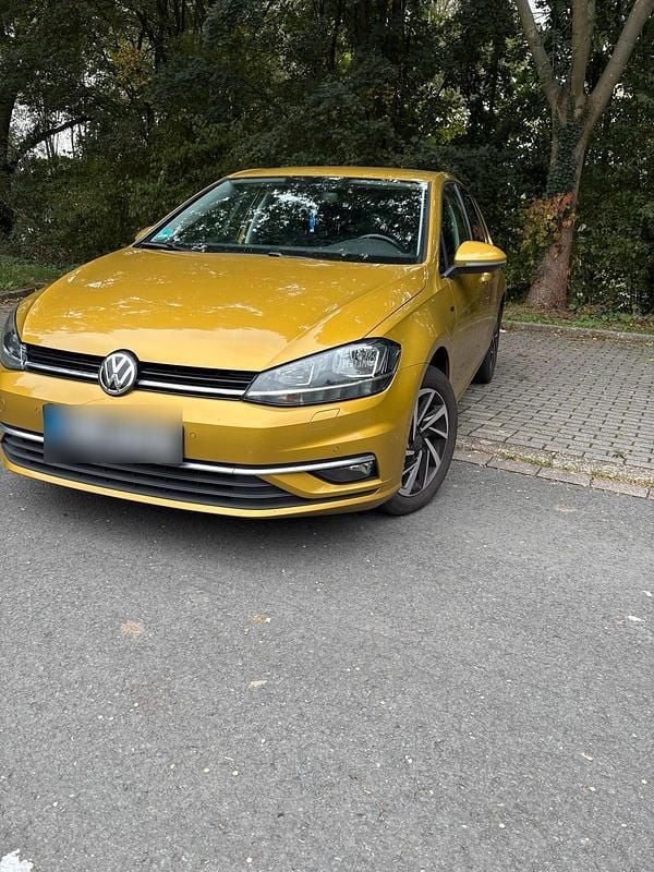 Gebraucht VW Golf VII 116 PS (85 kW) 2018 Gelb Limousine