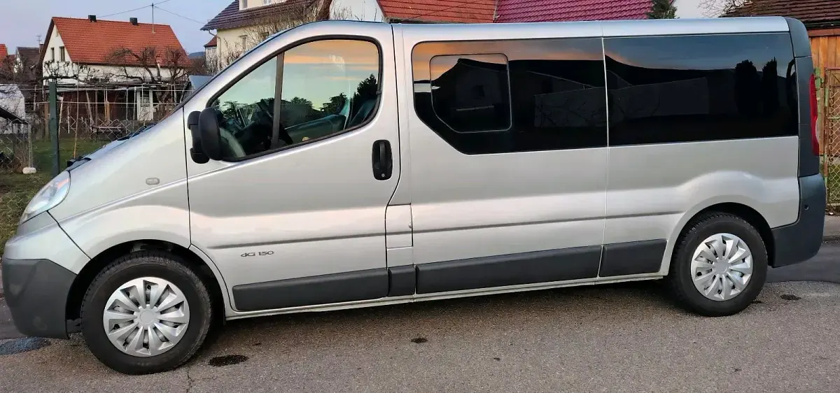 Second-hand Renault Trafic 145 CP (106 kW) 2007 Gri Monovolum