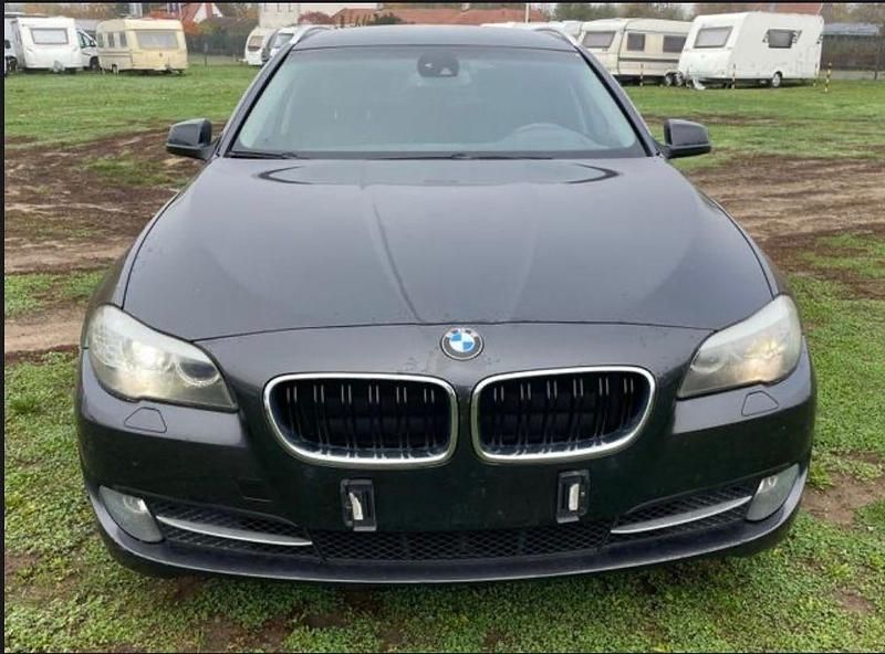 Grau Gebraucht 2011 BMW 520 Kombi | 6.900 € (Superpreis) - Bild 1/4