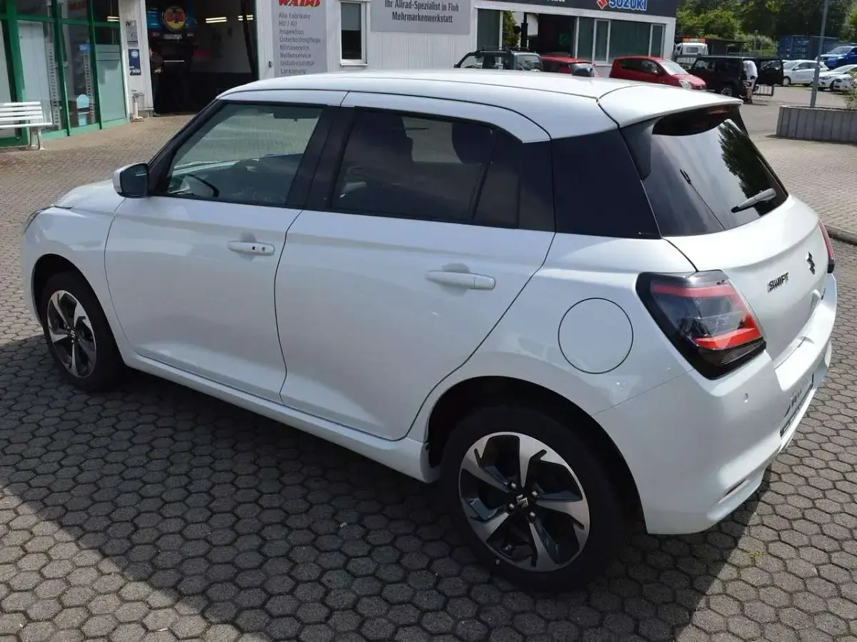 Neu Suzuki Swift Comfort+ 82 PS (60 kW) 2026 Pure white pearl Kleinwagen