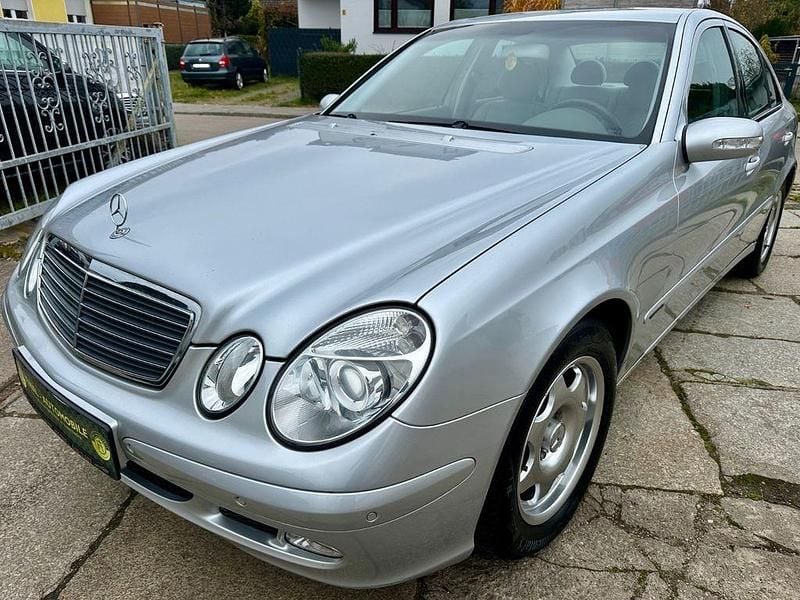 Gebraucht Mercedes E240 Classic 177 PS (130 kW) 2002 Silber Limousine