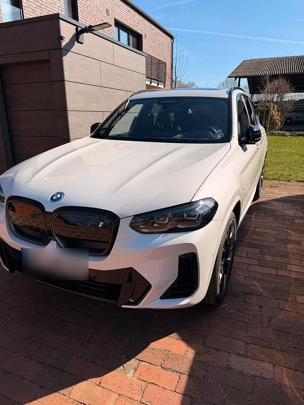 Gebraucht BMW iX3 Shadowline 151 kW (206 PS) 2023 Weiß SUV