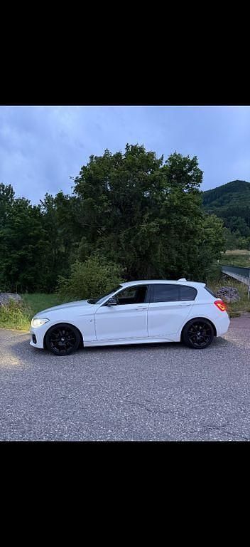 Weiß Gebraucht 2017 BMW 120 M Sport Kleinwagen | 18.400 € (Fairer Preis) - Bild 1/4
