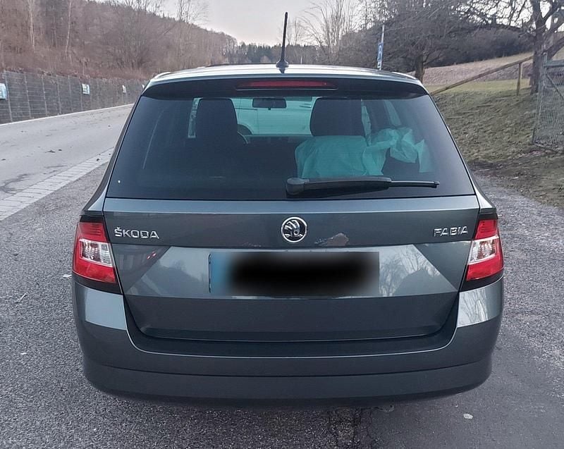 Gebraucht Skoda Fabia 90 PS (66 kW) 2015 Grau Kombi