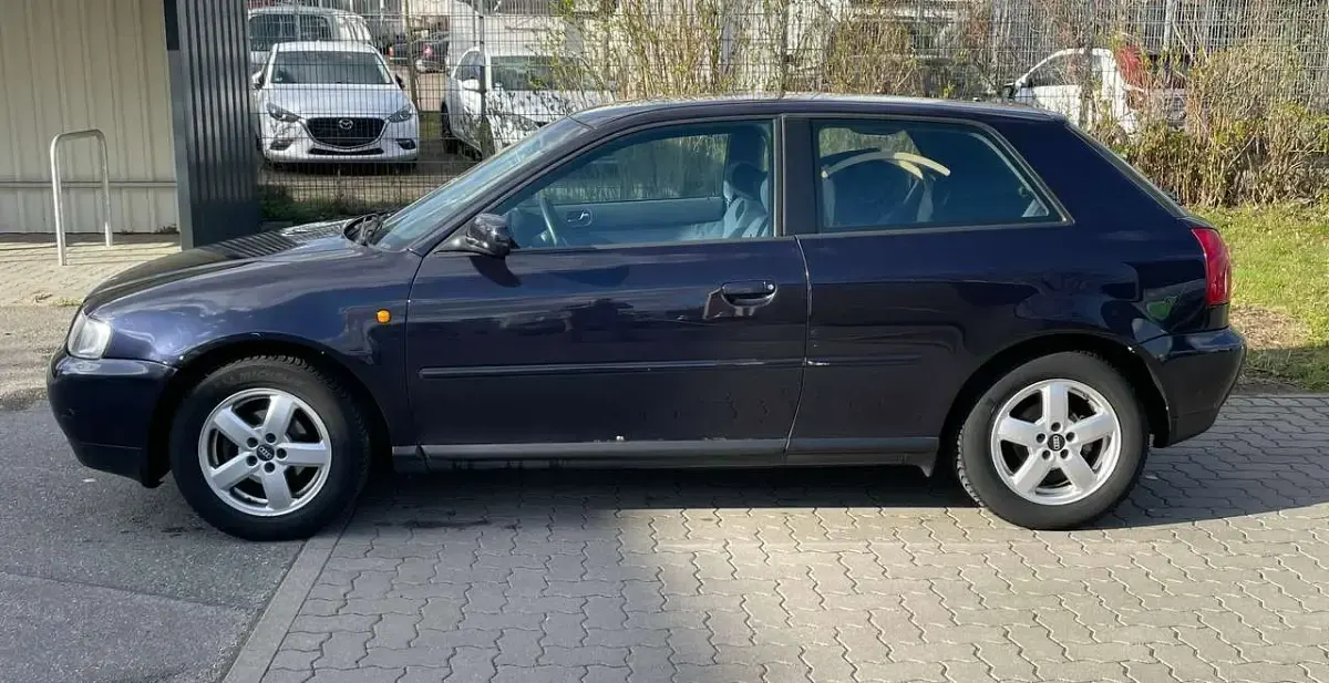 Second-hand Audi A3 101 CP (74 kW) 1999 Albastru Hatchback