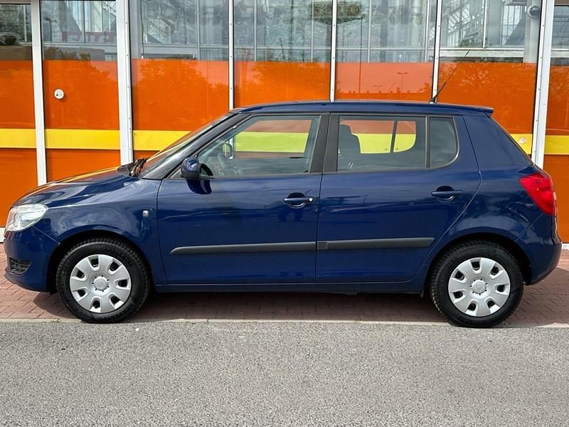 Blau Gebraucht 2011 Skoda Fabia Kleinwagen | 2.500 € (Guter Preis) - Bild 1/4