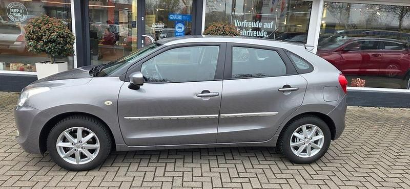 Gebraucht Suzuki Baleno Club 90 PS (66 kW) 2017 Grau Limousine