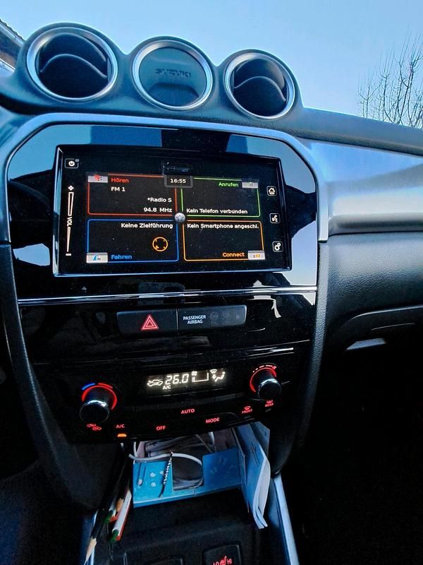 Gebraucht Suzuki Vitara 82 PS (60 kW) 2018 Blau Limousine